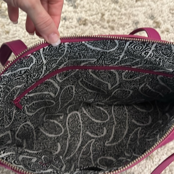 Vera Bradley purse in GUC! - Picture 5 of 8
